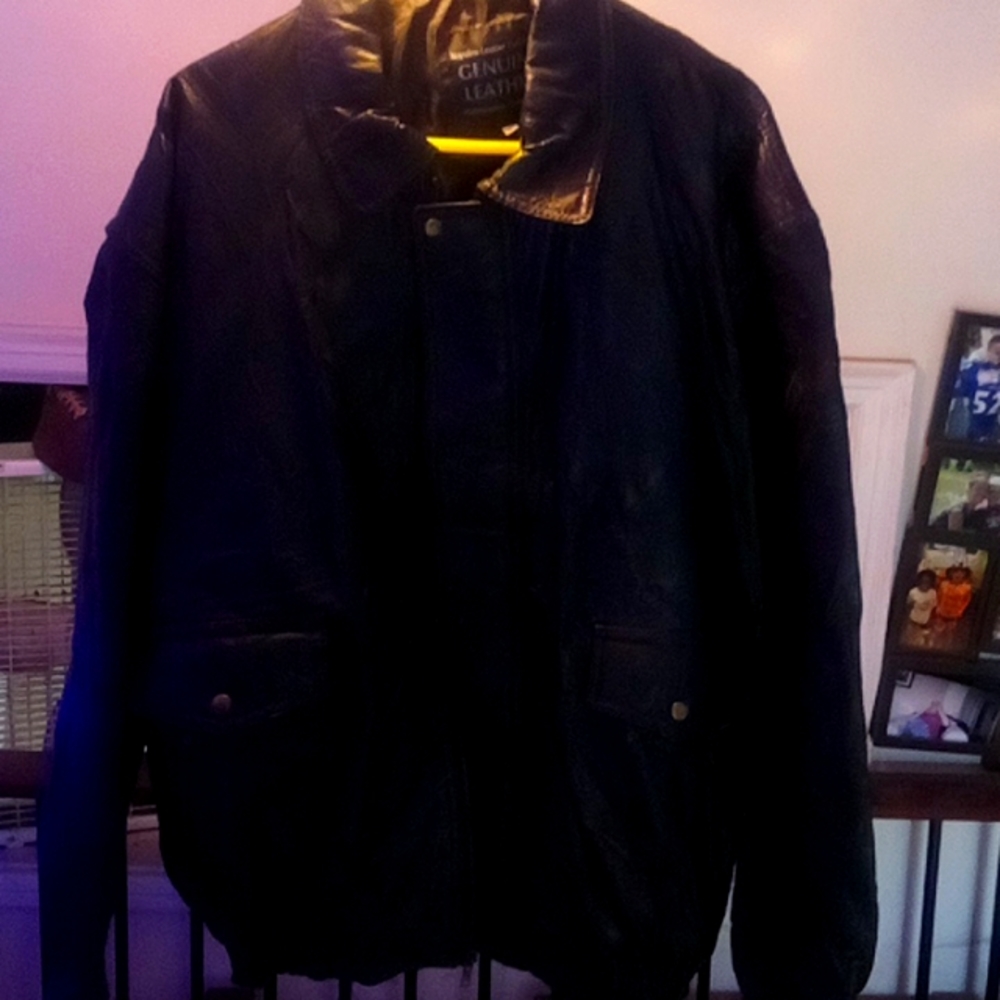 3XLG BLACK GENUINE LEATHER BOMBERS JACKET.  SIZE__3XLG,  BRAND__KING SIZE